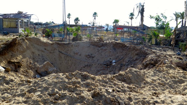 Vườn thú tại Gaza tan hoang vì bom đạn ảnh 10